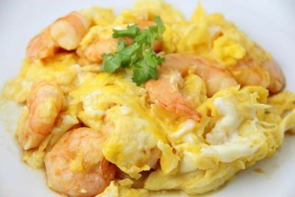 Жареные яйца с креветками рецепт с фото пошагово