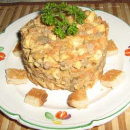 Салат из курицы и грибов шампиньонов
